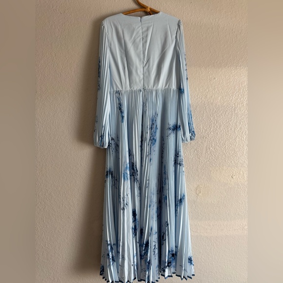 NWT FEHAUTE Blue Pleated Floral Print Maxi Dress - Picture 4 of 5